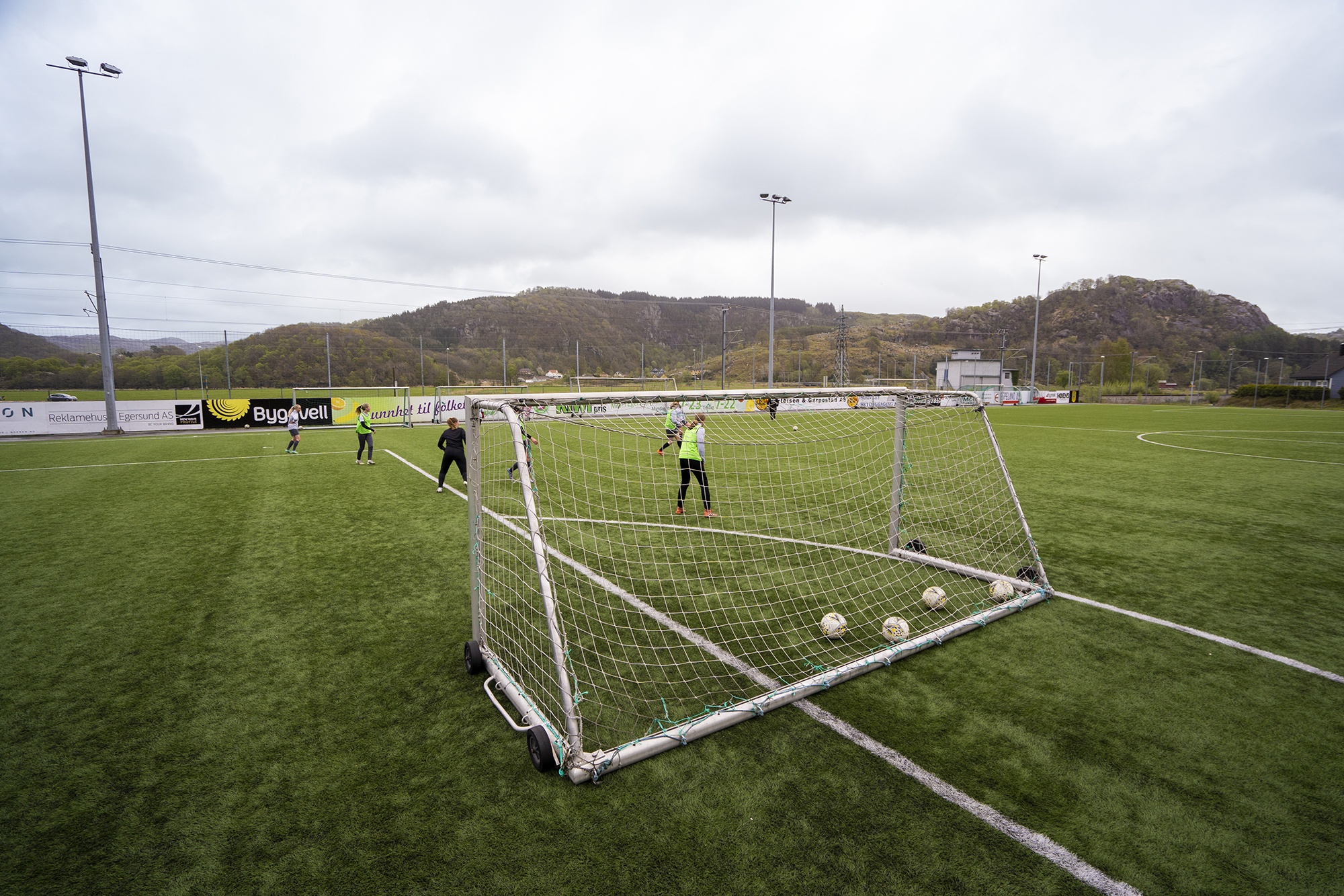 Fotballtrening for EIKs damelag på Slettebø
